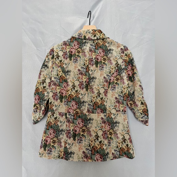 VINTAGE Floral Tapestry Blazer, Cinched Sleeves - Picture 7 of 10